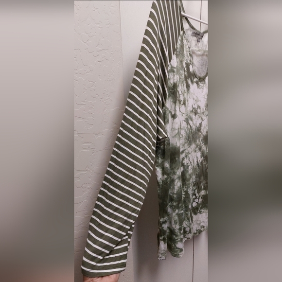 Absolutely Famous Green Tie Dye and Striped Top Size 3X Boho Casual Fall Keyhole - Picture 4 of 10